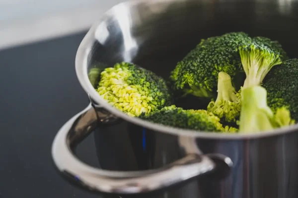 Spicy biefstukpuntjes met broccoli: koken voor gescheiden moeders